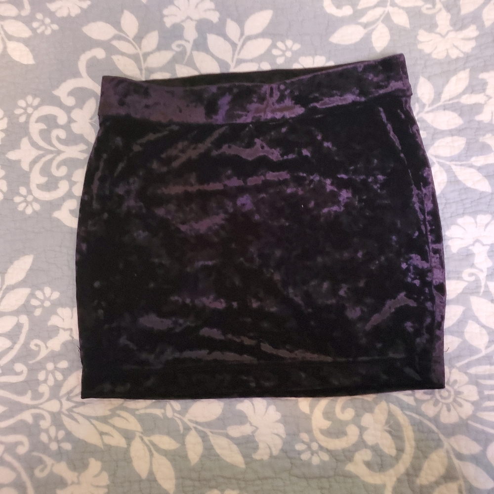 Guess mini velvet skirt xs